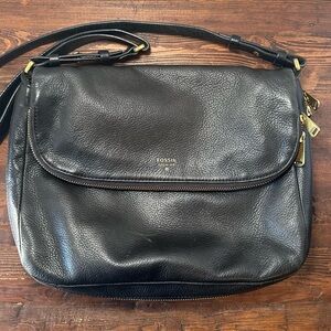 Fossil Vintage Shoulder Bag Black Leather Long Shoulder Strap Pockets Expandable